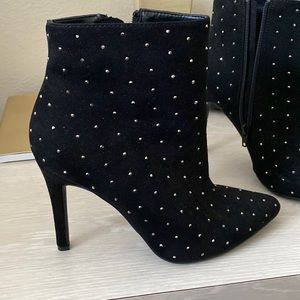 Black velour,  with rhinestones elegant,  used great condition worn once.